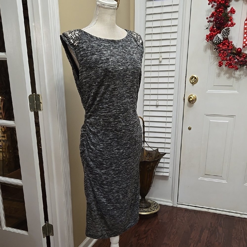 Vince Camuto Gray anBlack Sleeveless Midi Dress
